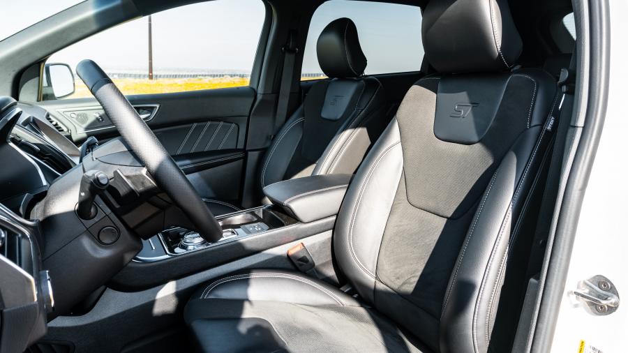 Интерьер Ford Edge ST 2018 года  (NA) (фото 30 из 40)